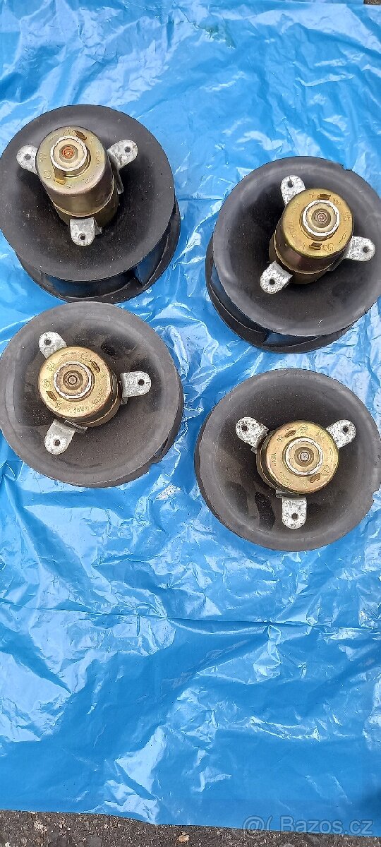 Nové náhradní díly Wartburg - 2