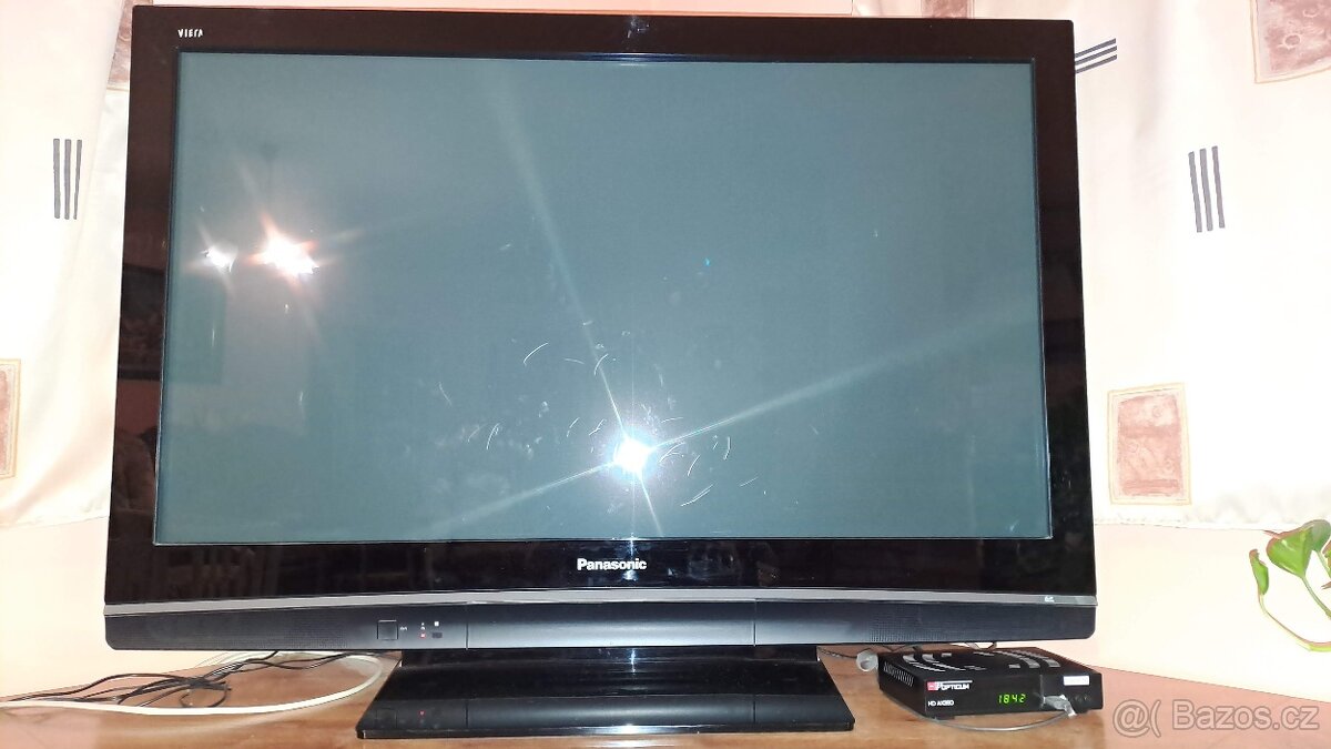 Panasonic Viera 42” (107 cm) + set-top box - 2