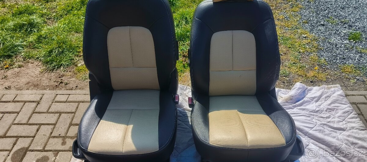 Peugeot 407 interiér - 2