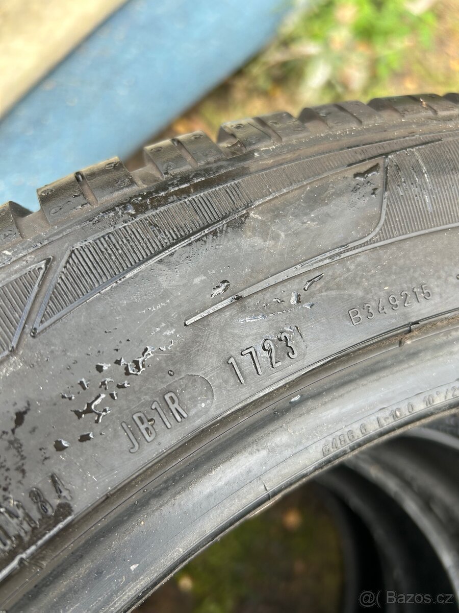 Zimní pneu 235/50 R19 - 2