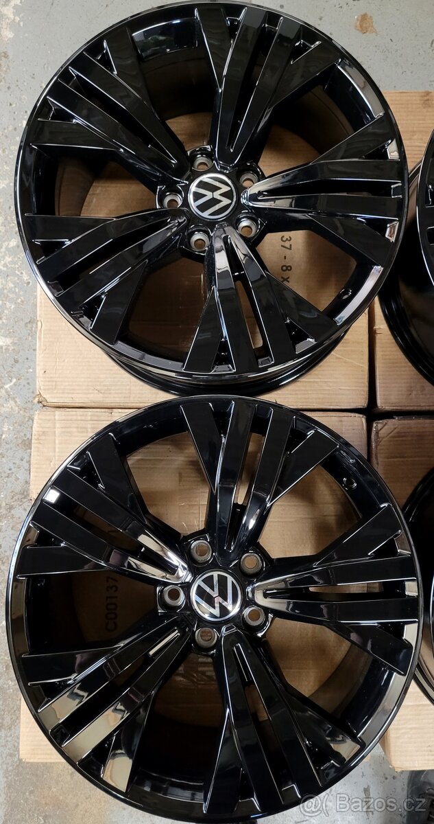 Passat Alltrack B8, VW, alu 18', černé,tpms - 2