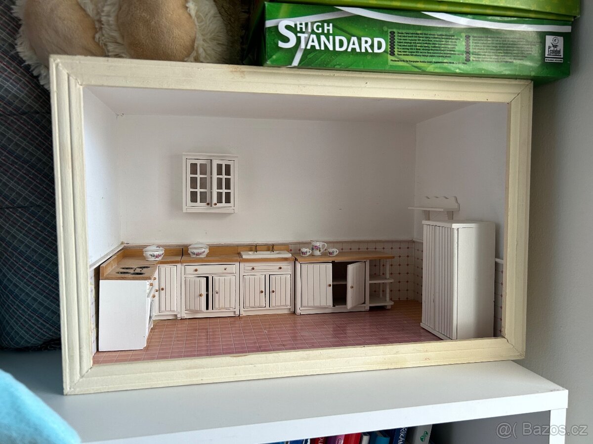 Retro dřevěná kuchyňka s porcelánem - 2