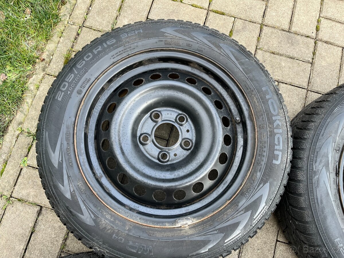 4x plechový disky 5x114 R16, zimní pneu 80% - 2