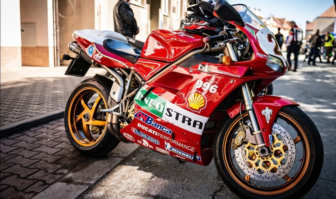 Ducati 996 - 2