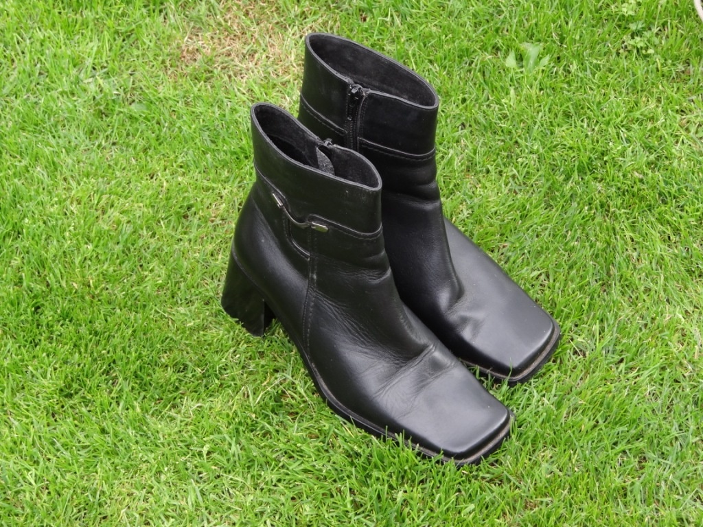 Prodám dámské černé kožené boty, vel.37 - 2
