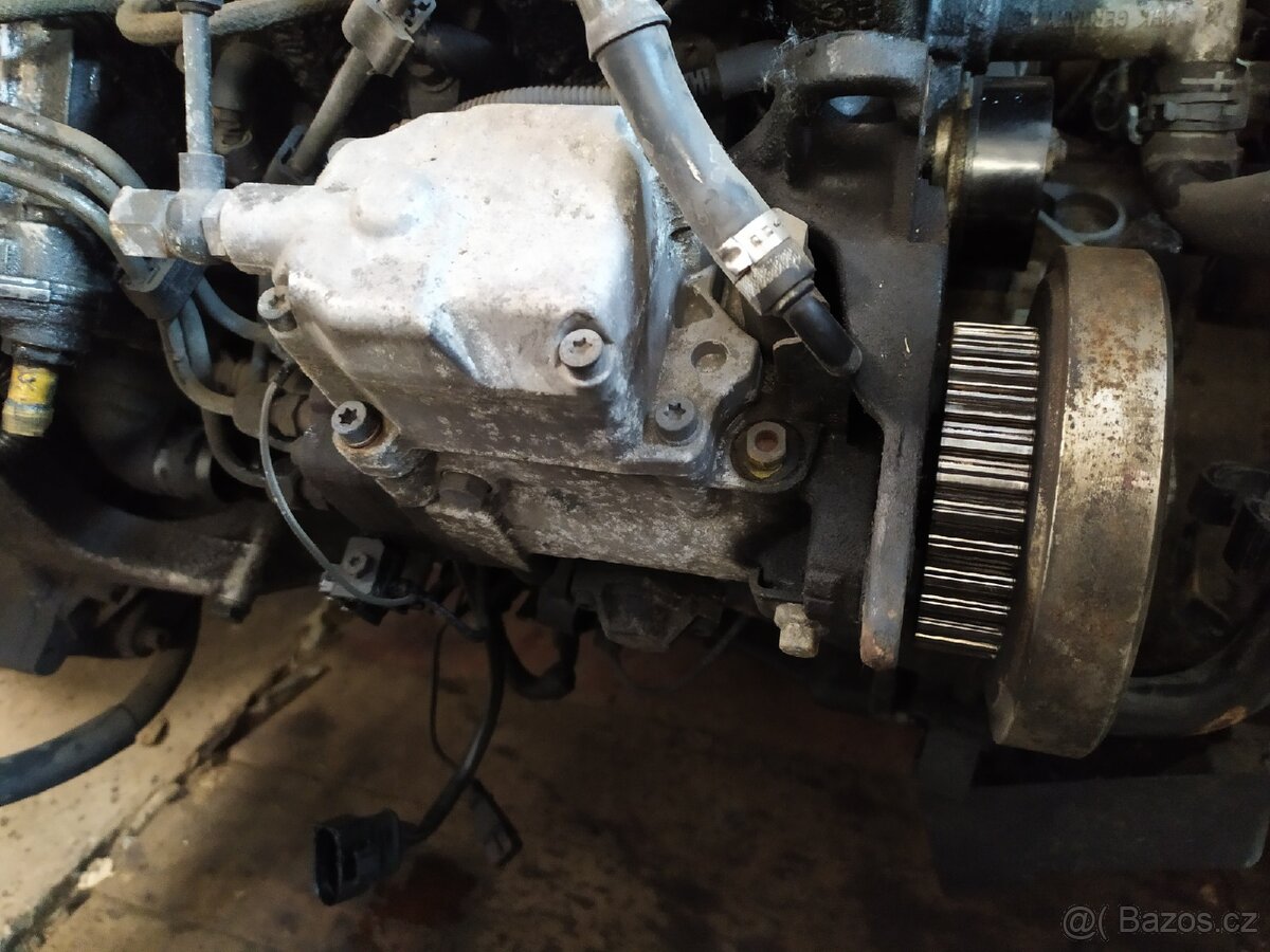 Prodám naftové čerpadlo na VW T4 2,5tdi - 2