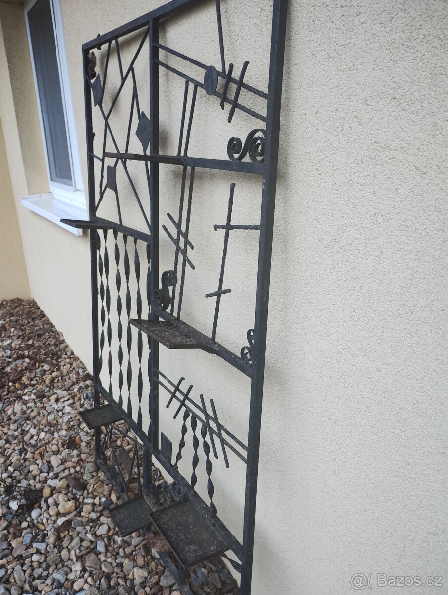 Kovový stojan na kytky - 2