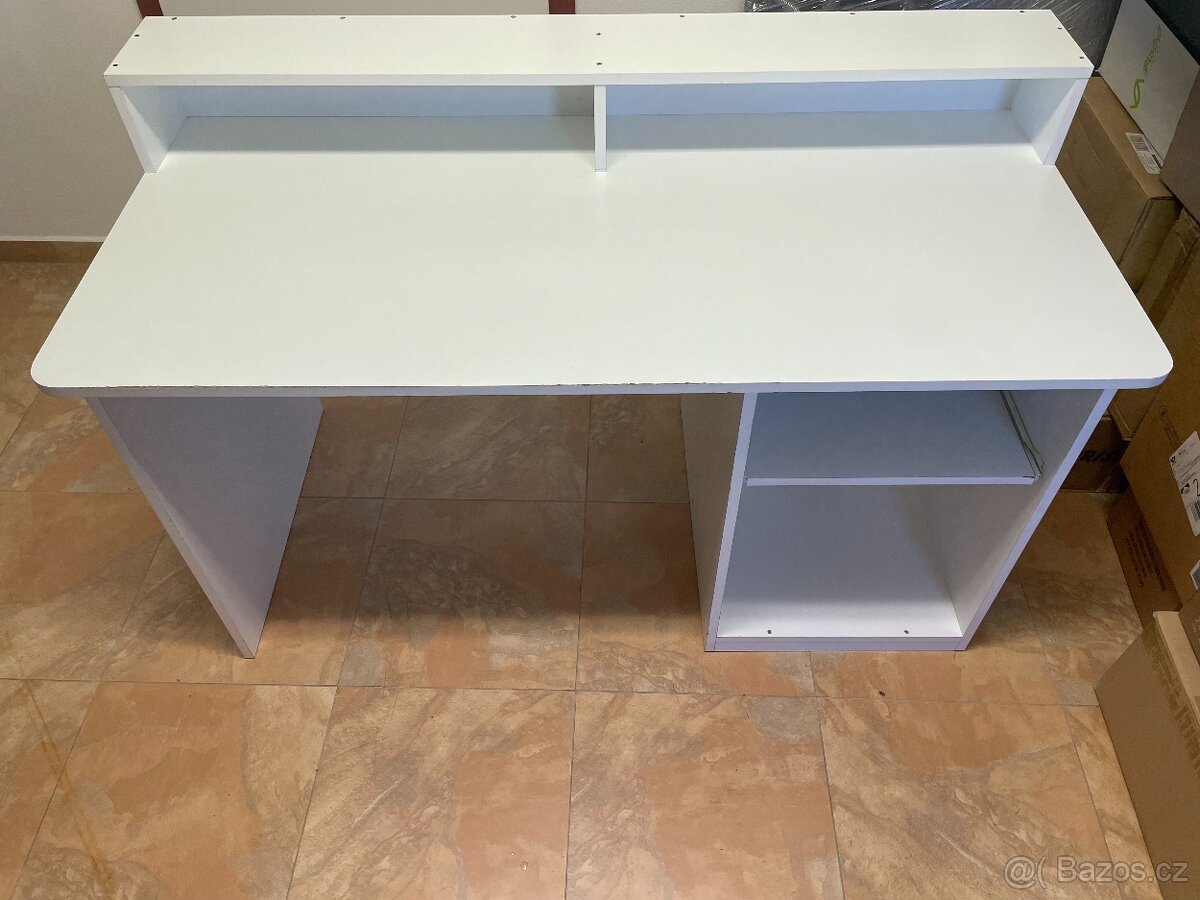 Pracovní stůl - 2