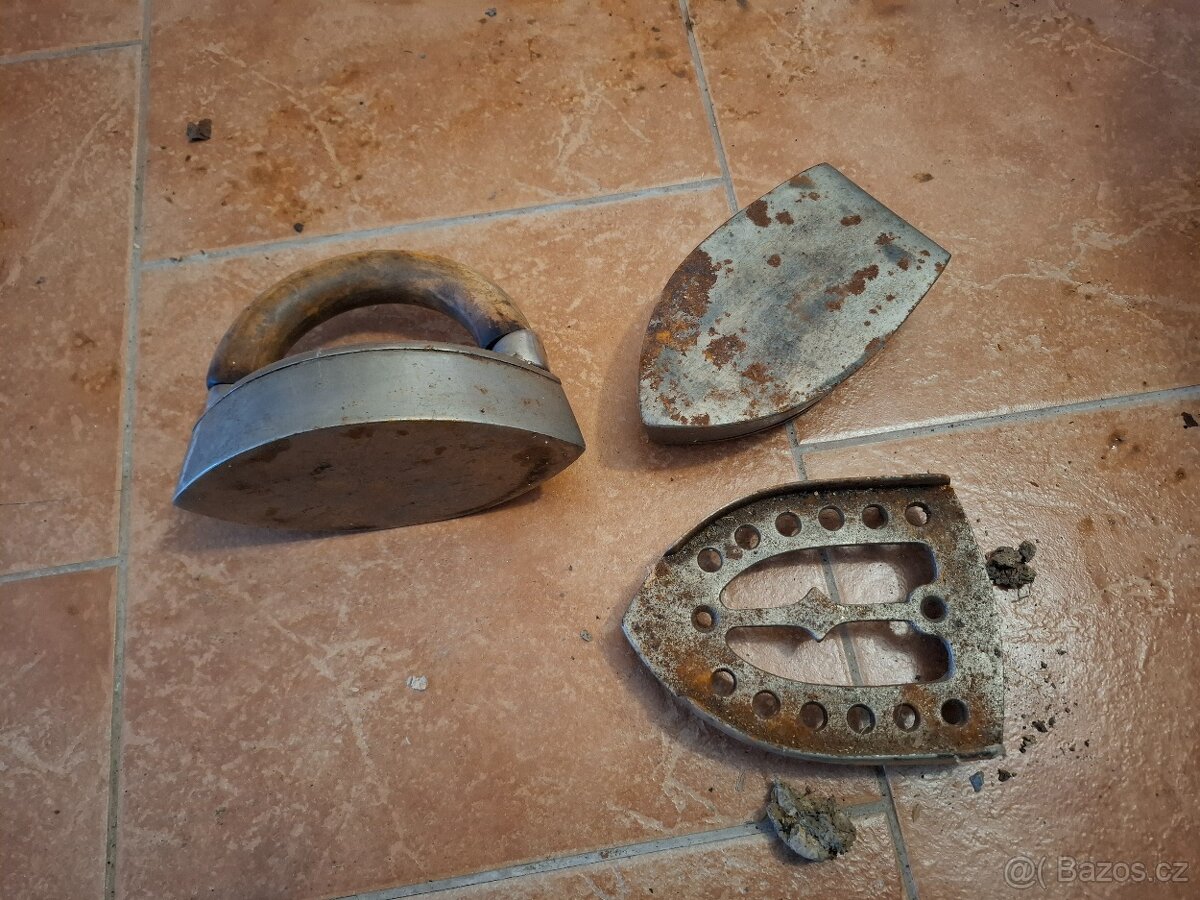 Staré litinové žehličky - 2