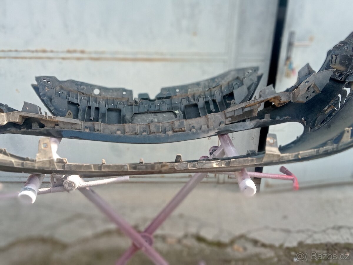 Peugeot 207 přední nárazník - 2