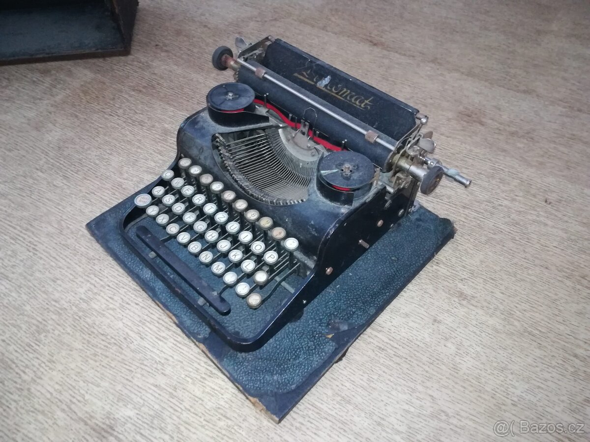 Diplomat psací stroj 1946 - 2