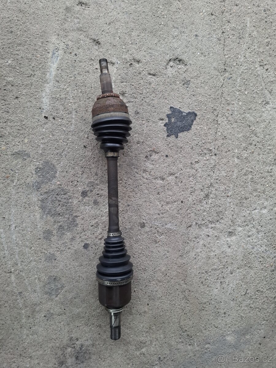 Renault trafic III, IV levá poloosa 2.0 Dci - 2