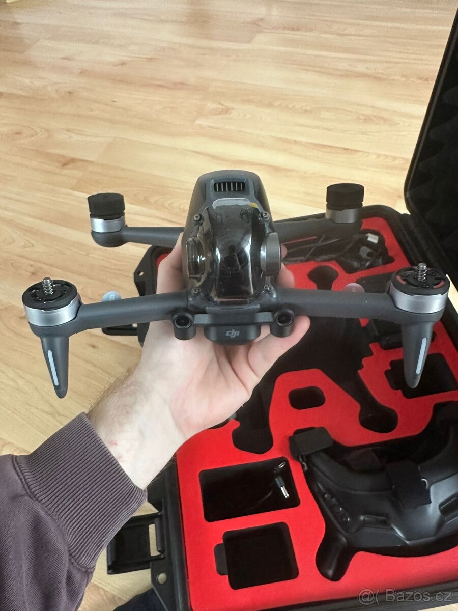 DJI FPV dron – kompletní set v kufru - 2