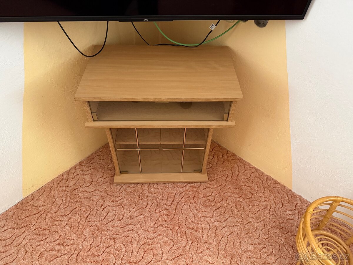 Skříňka pod televizi - 2