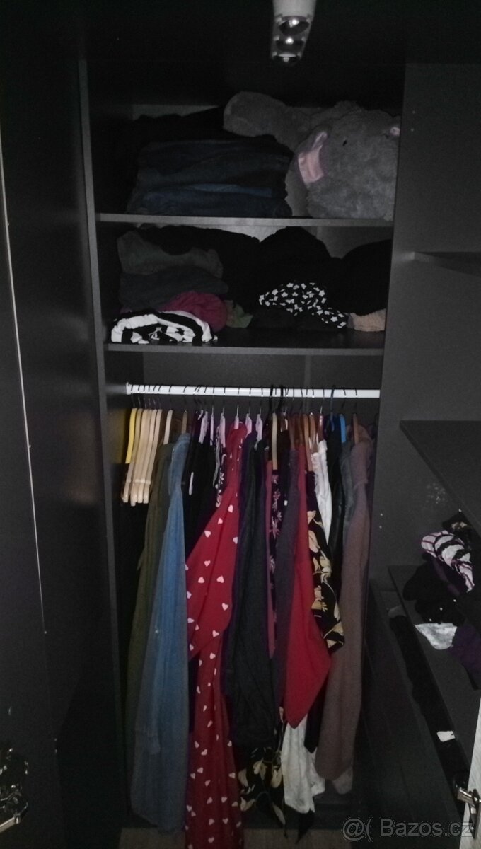 Prodám asko rohovou skříň. - 2