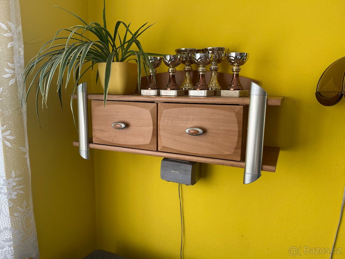 Prodáme obývací stěnu 3,9m barva světlé dřevo - 2