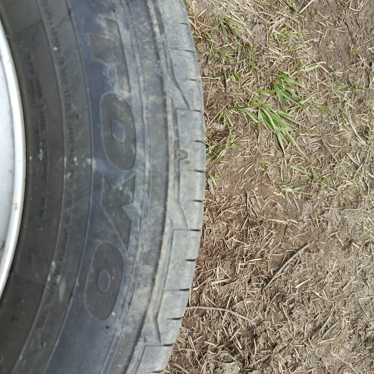 Pneu Toyo 215/60/16 C - 2