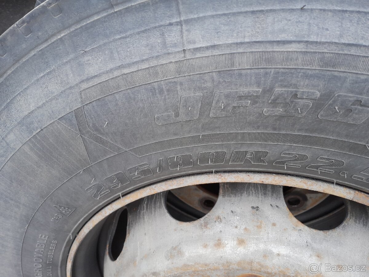 Pneumatiky 295/80 22,5 - 2