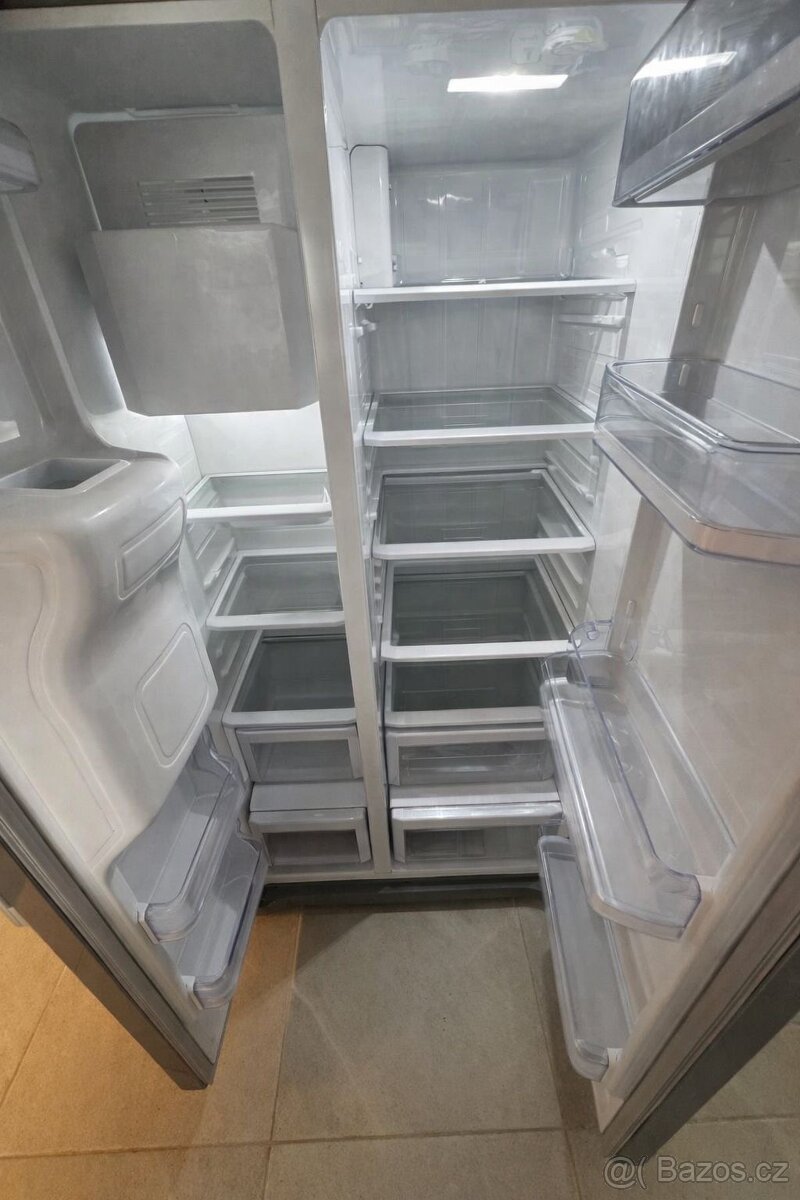 Dvoudveřová lednice s mrazákem - 2