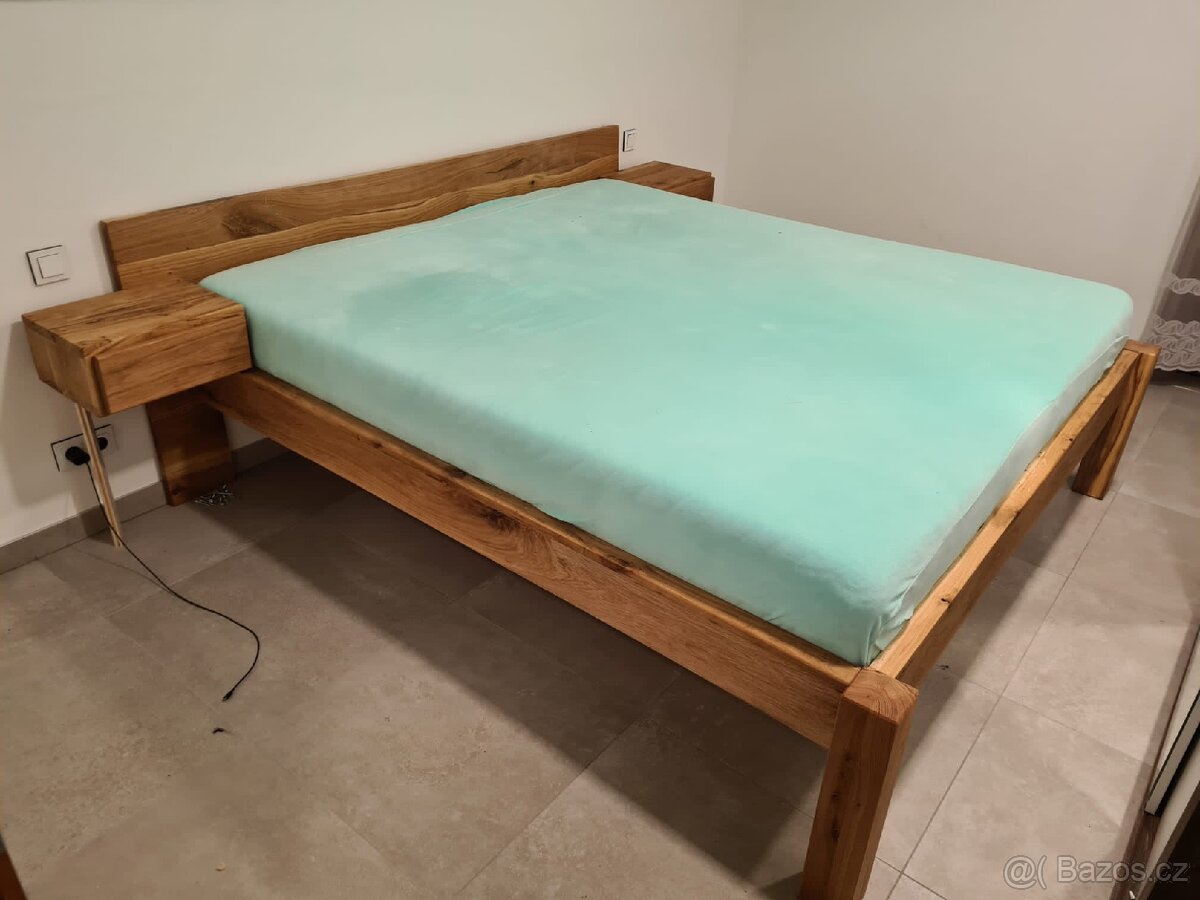 Dubová manželská masivní postel - 2