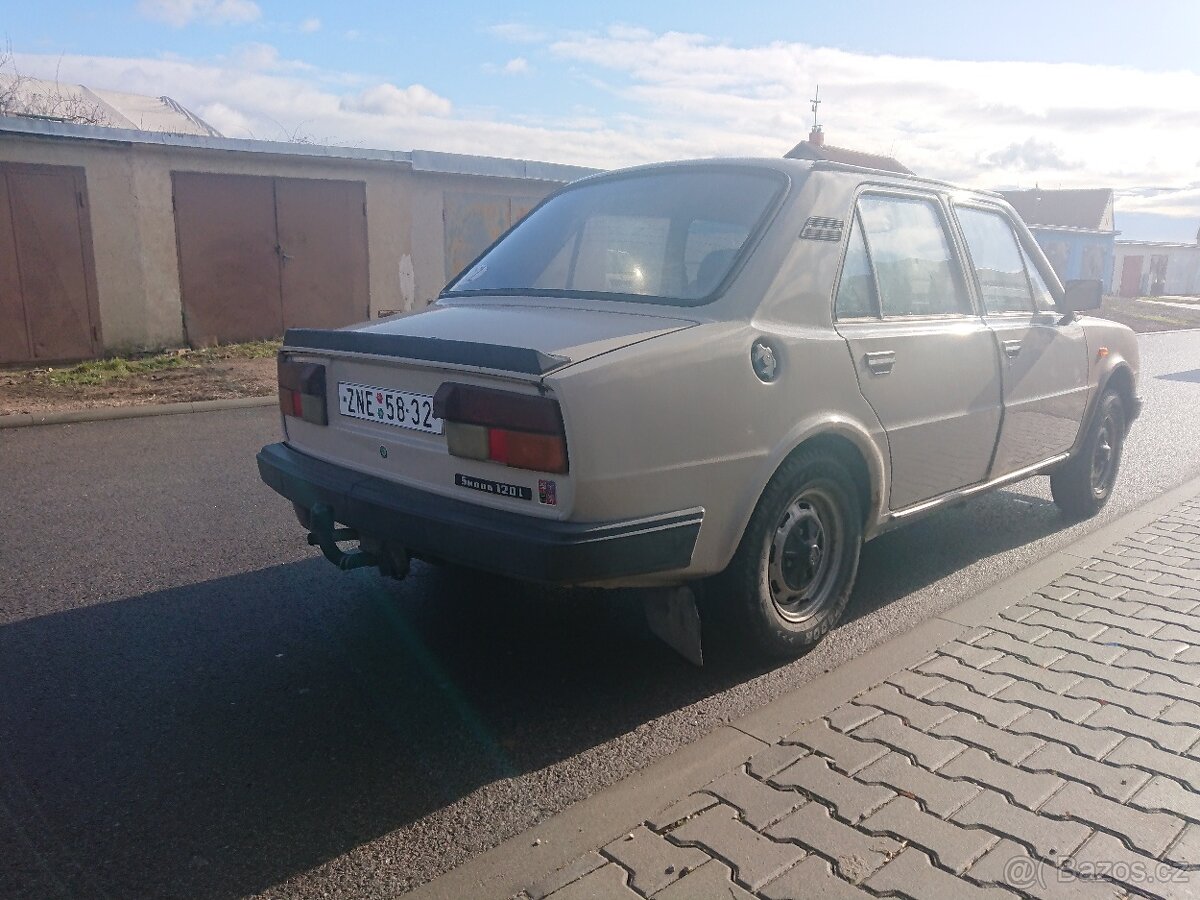 Škoda 120L - 2