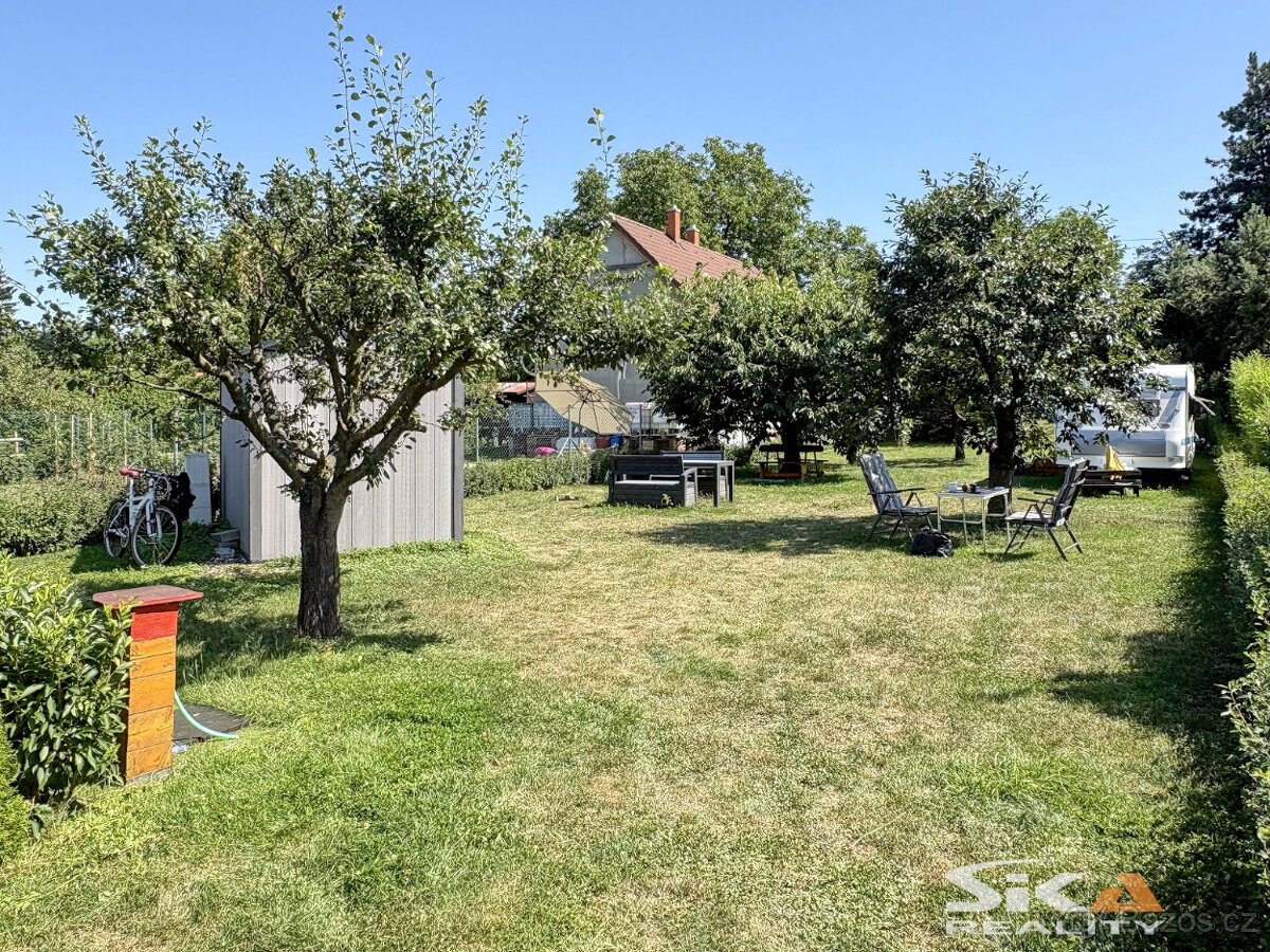 Pozemek s karavanem + zahr. domek s č.e., 683 m² - Louny – pohled 2