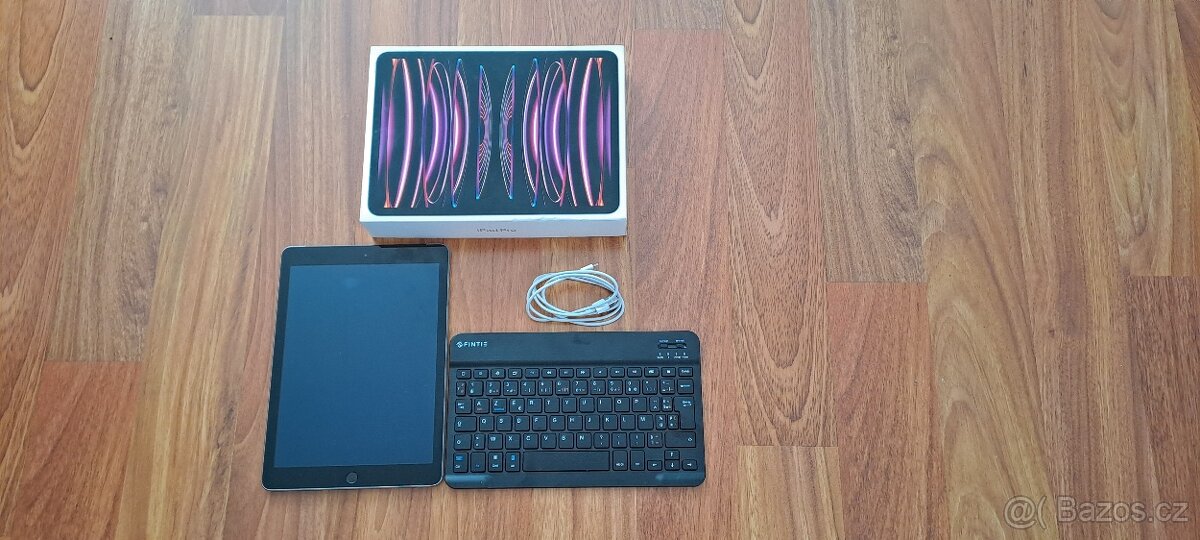 Apple Ipad 5 Generace 32GB s klávesnici - 2