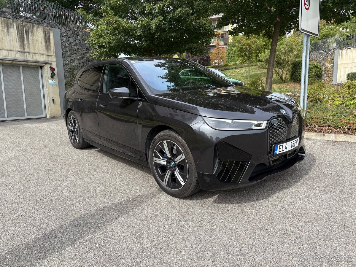 BMW iX xDrive40 71 kWh TOPSTAV - 2