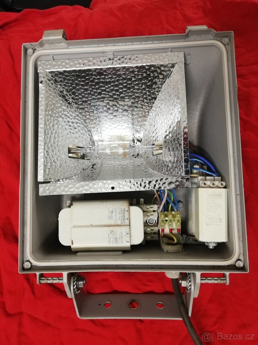 Halogenidový reflektor 150 W - 2