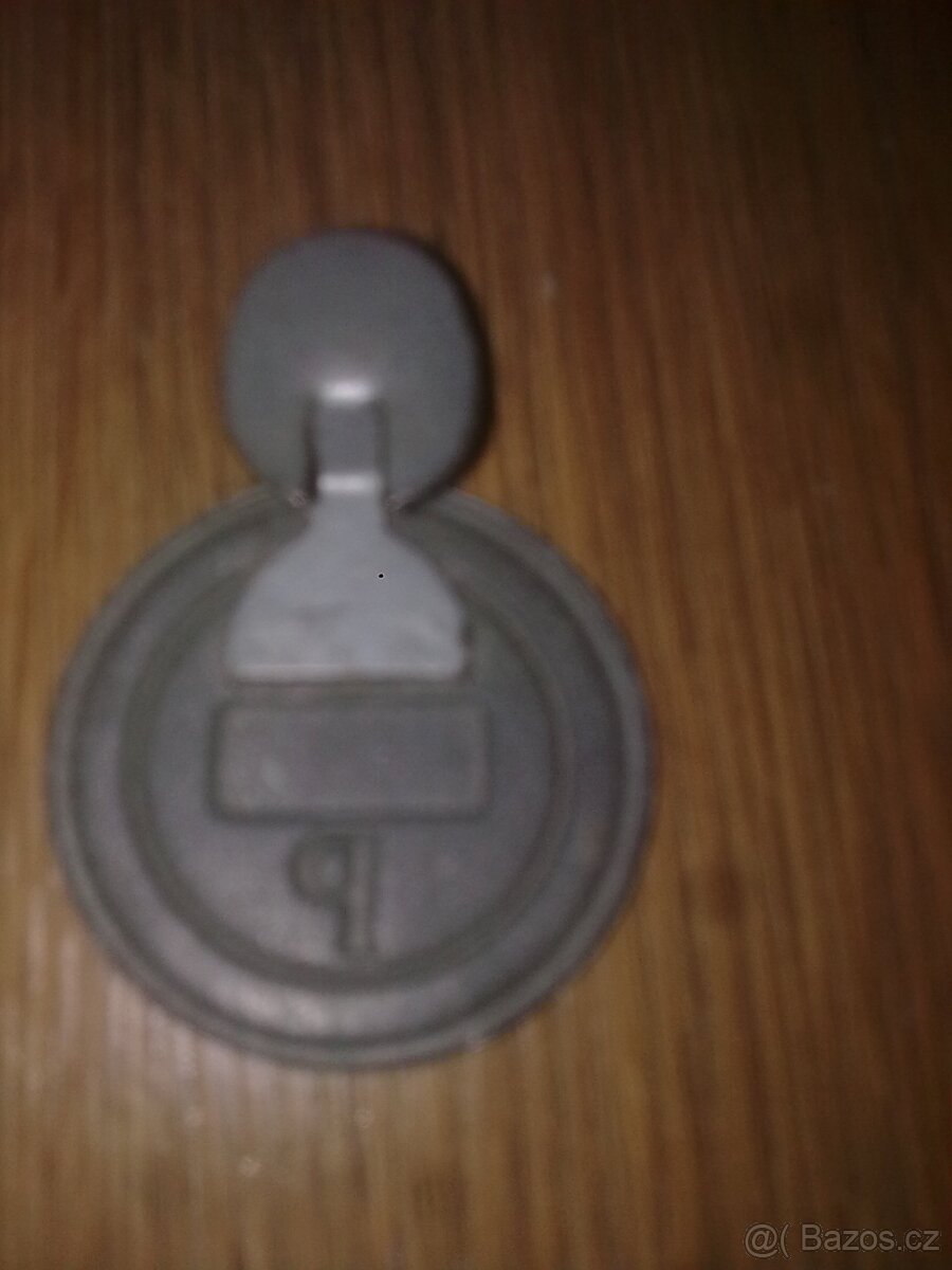 starý klopový odznak - 2