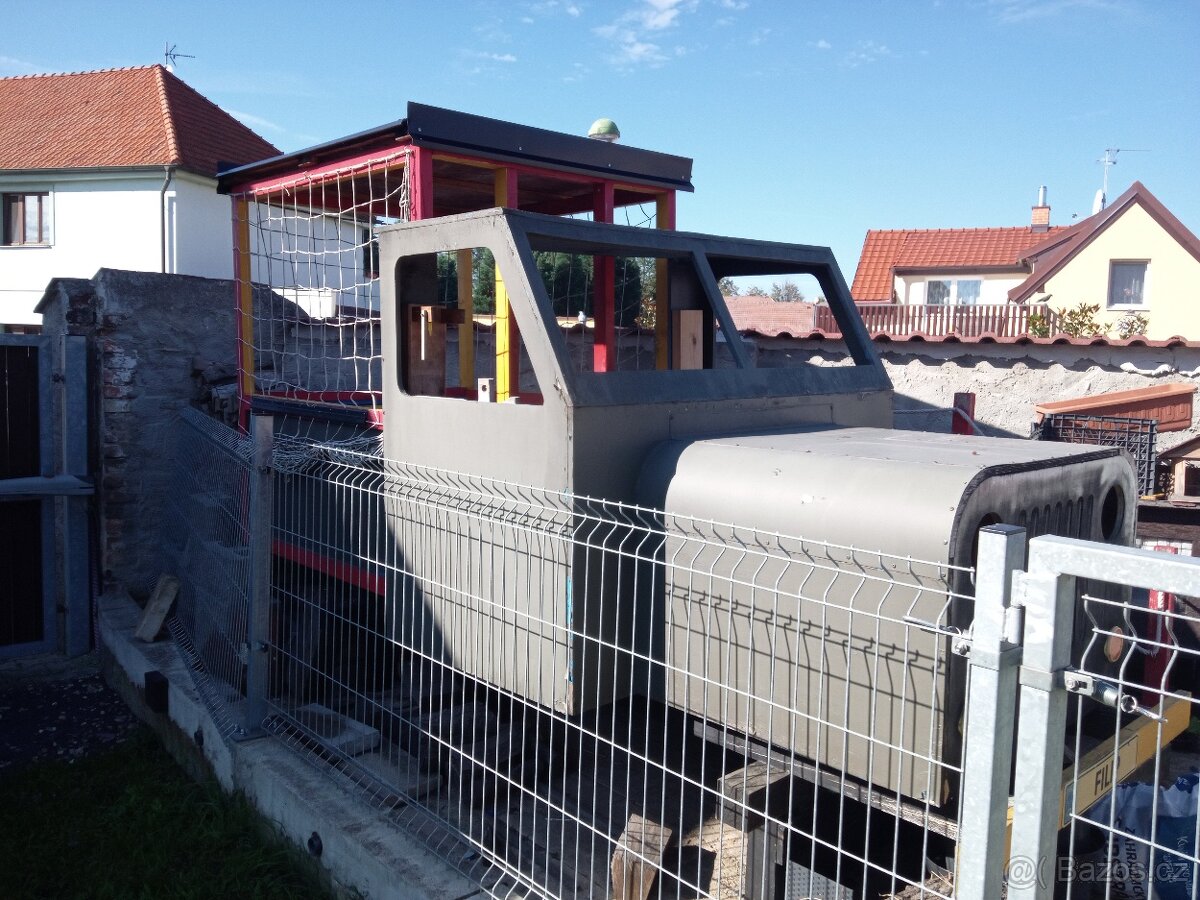 Zahradní herní prvek auto - 2