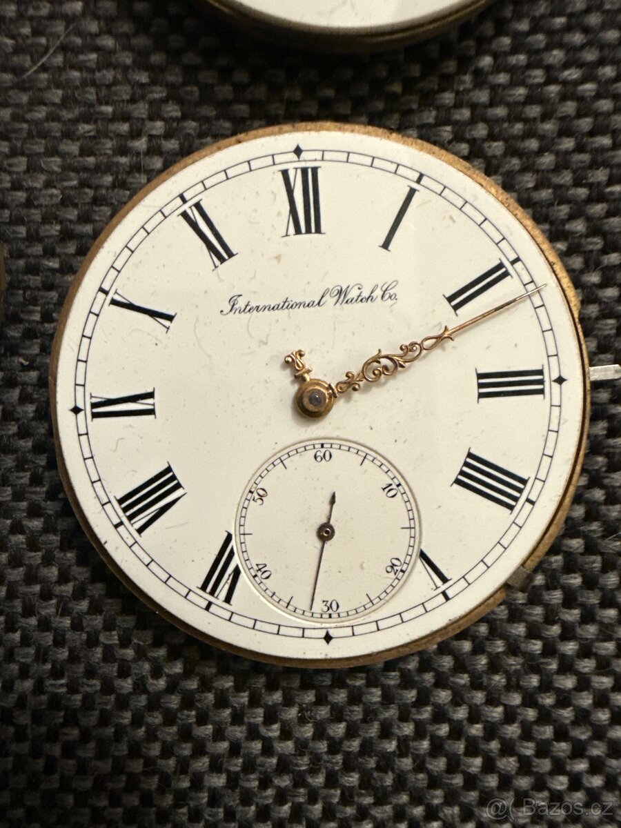 Staré ciferníky, strojky, kompas – sbírka dílů (2000 Kč) - 2