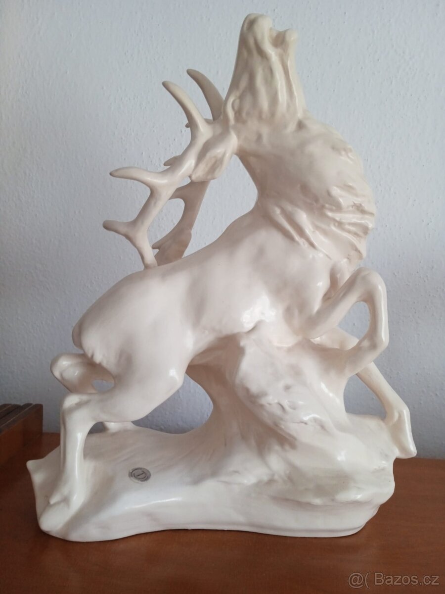 Porcelánová soška jelena - 2