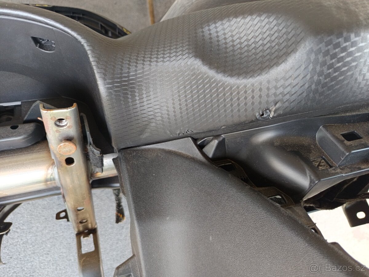 Palubní deska Peugeor 208 - 2