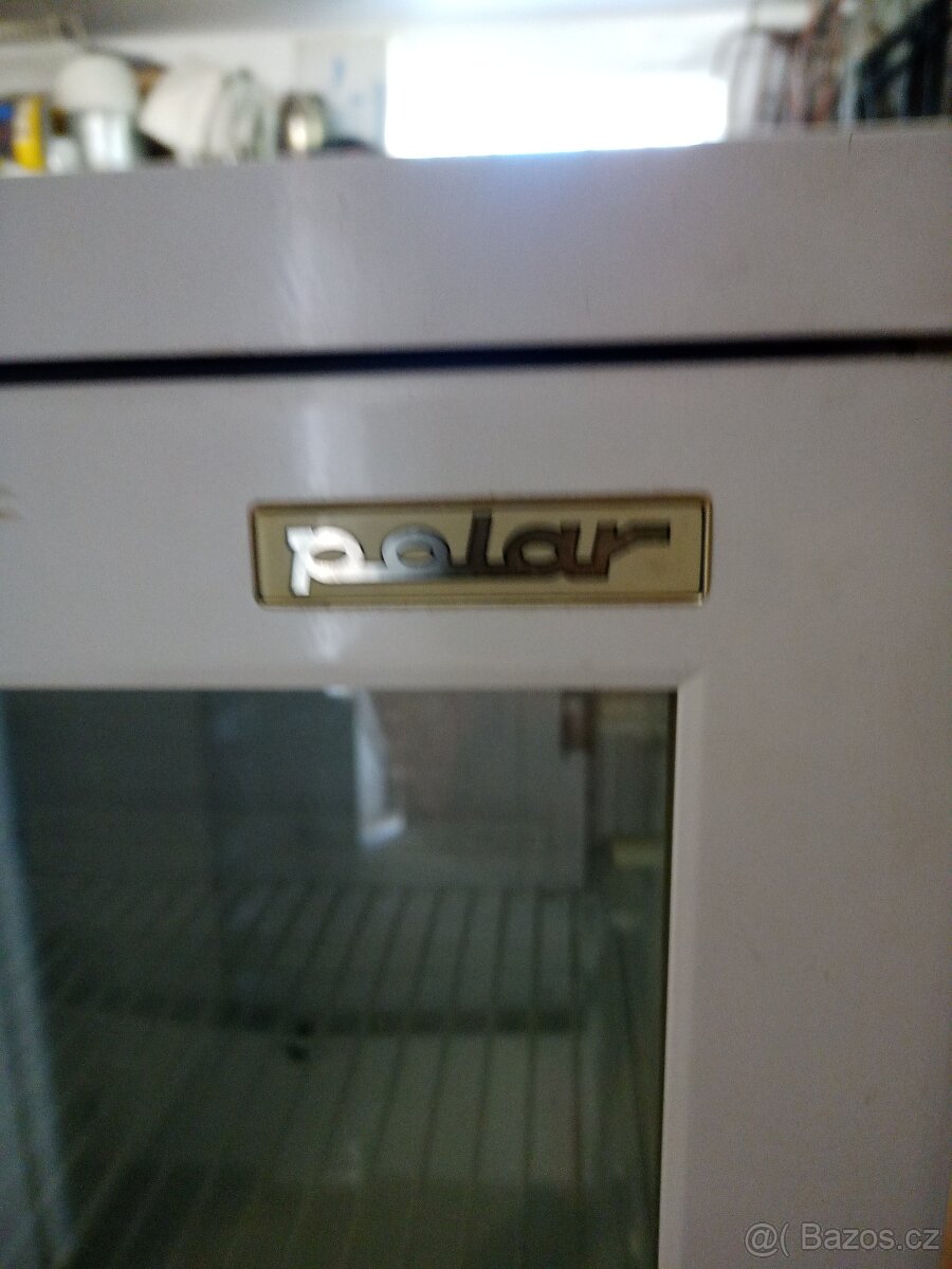 PROSKLENÁ LEDNICE-CHLADÍCÍ VITRÍNA - 2