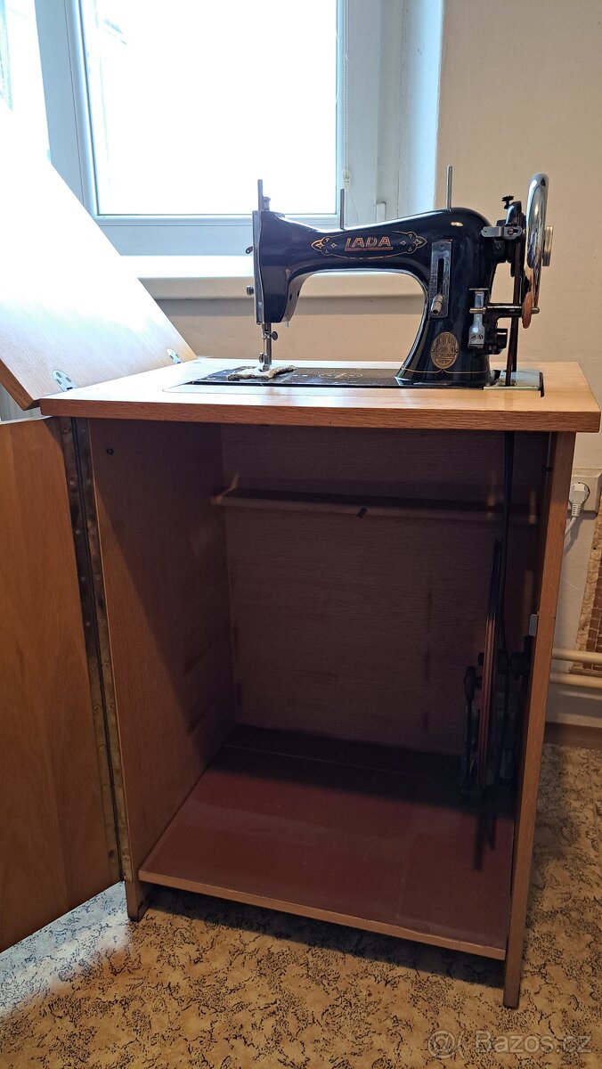 Šicí stroj zn. Lada - 2