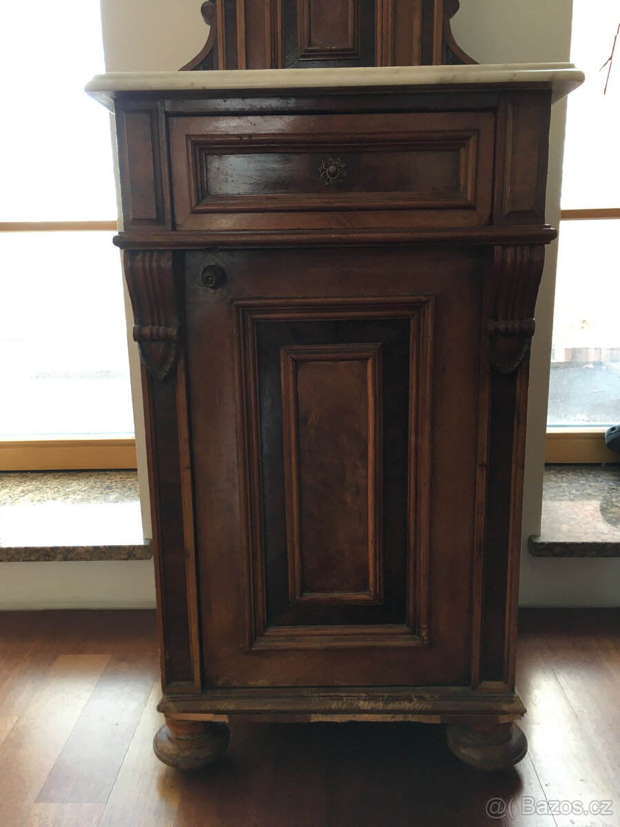 Stolek neoklasicismus a postel 19.st. - 2