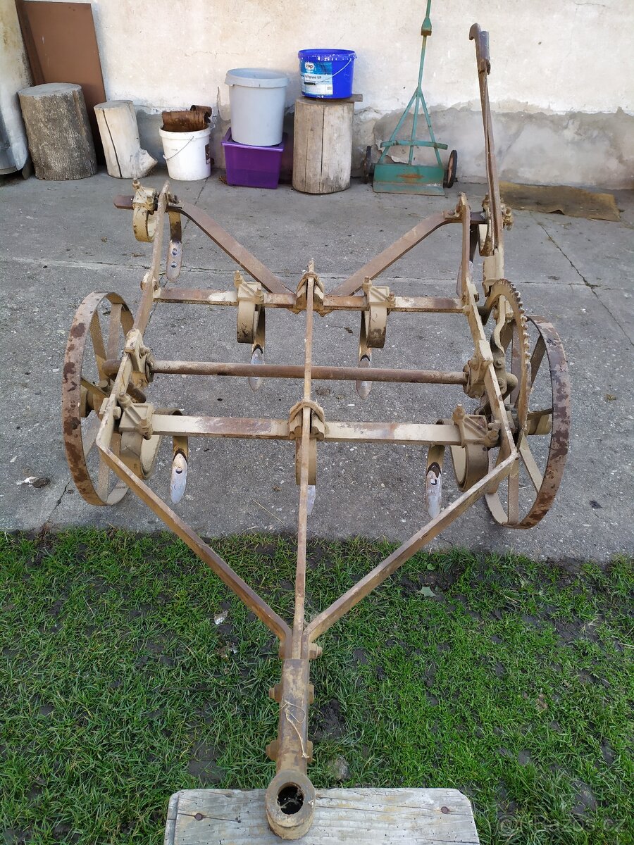 Tažený kultivátor za malotraktor - 2