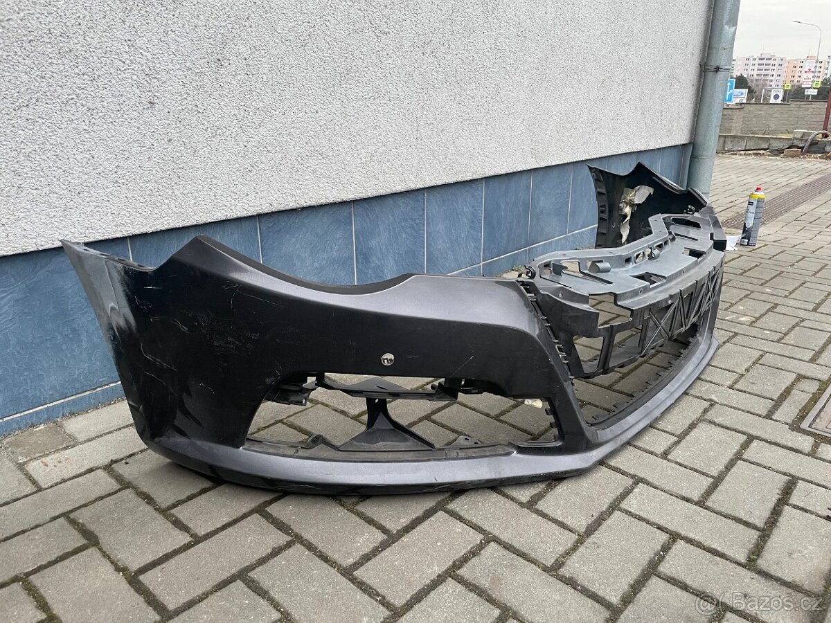 Prodám přední nárazník VW Passat CC r.v. 2009 - 2