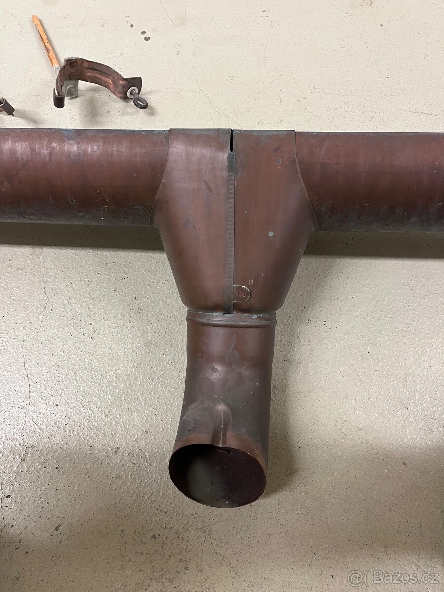 Měděný okap se svodem, komplet - 2
