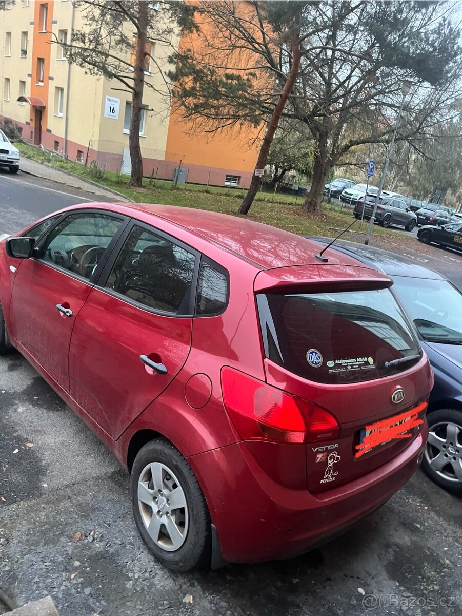 Kia Venga 1.4i - 2