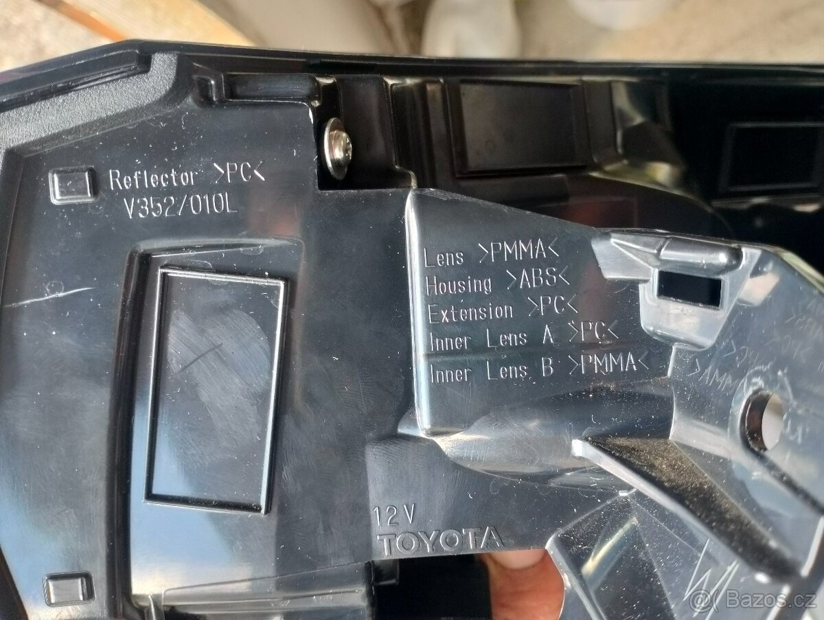 prodám originál světlo Toyota Corolla Combi  levé - 2