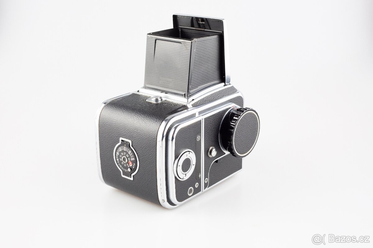 Hasselblad 500C/M chrome telo + WLF + kazeta 120 - 2