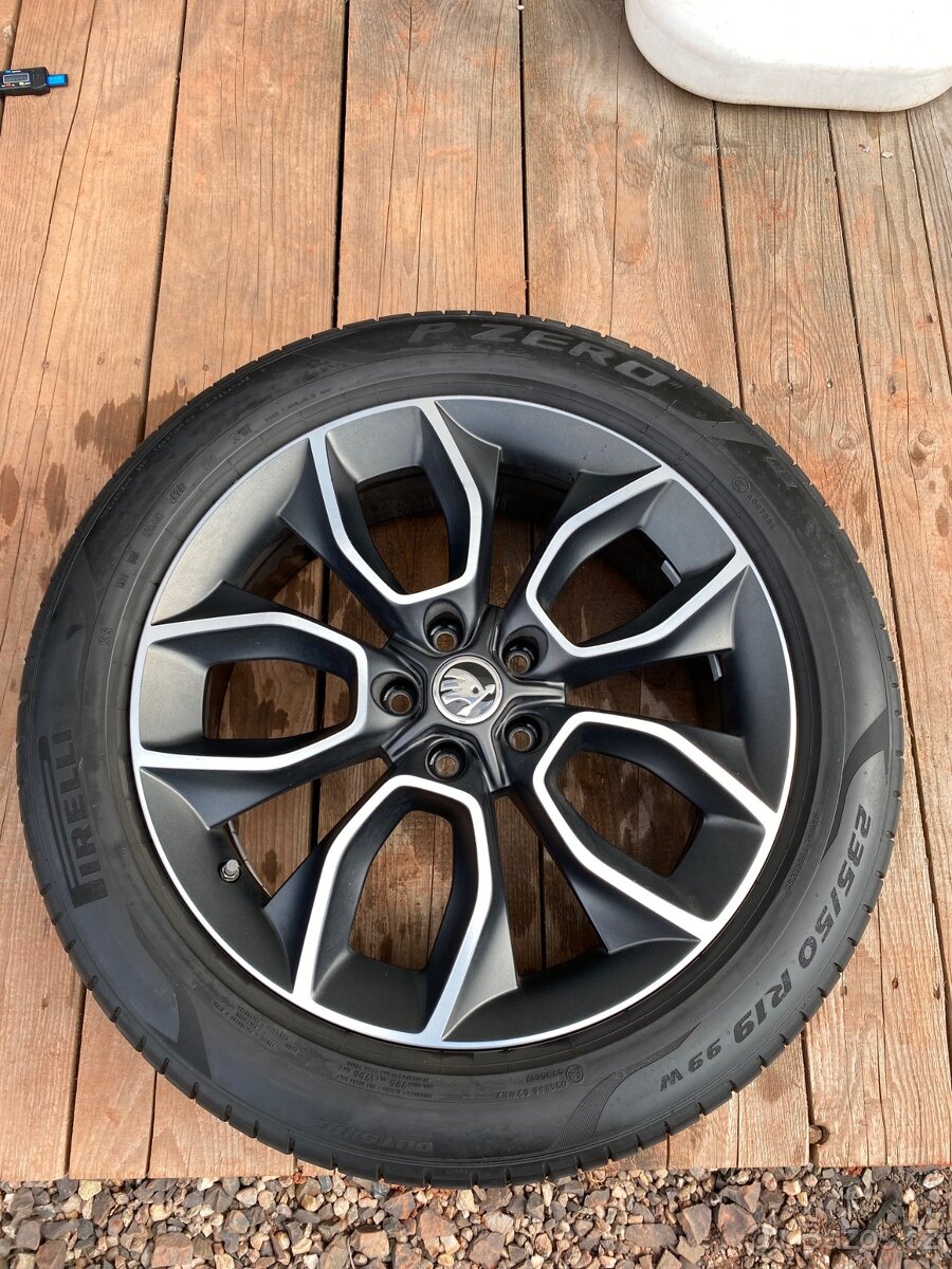 Odešlu dobírkou Originál Škoda 19" letní Crater - 2