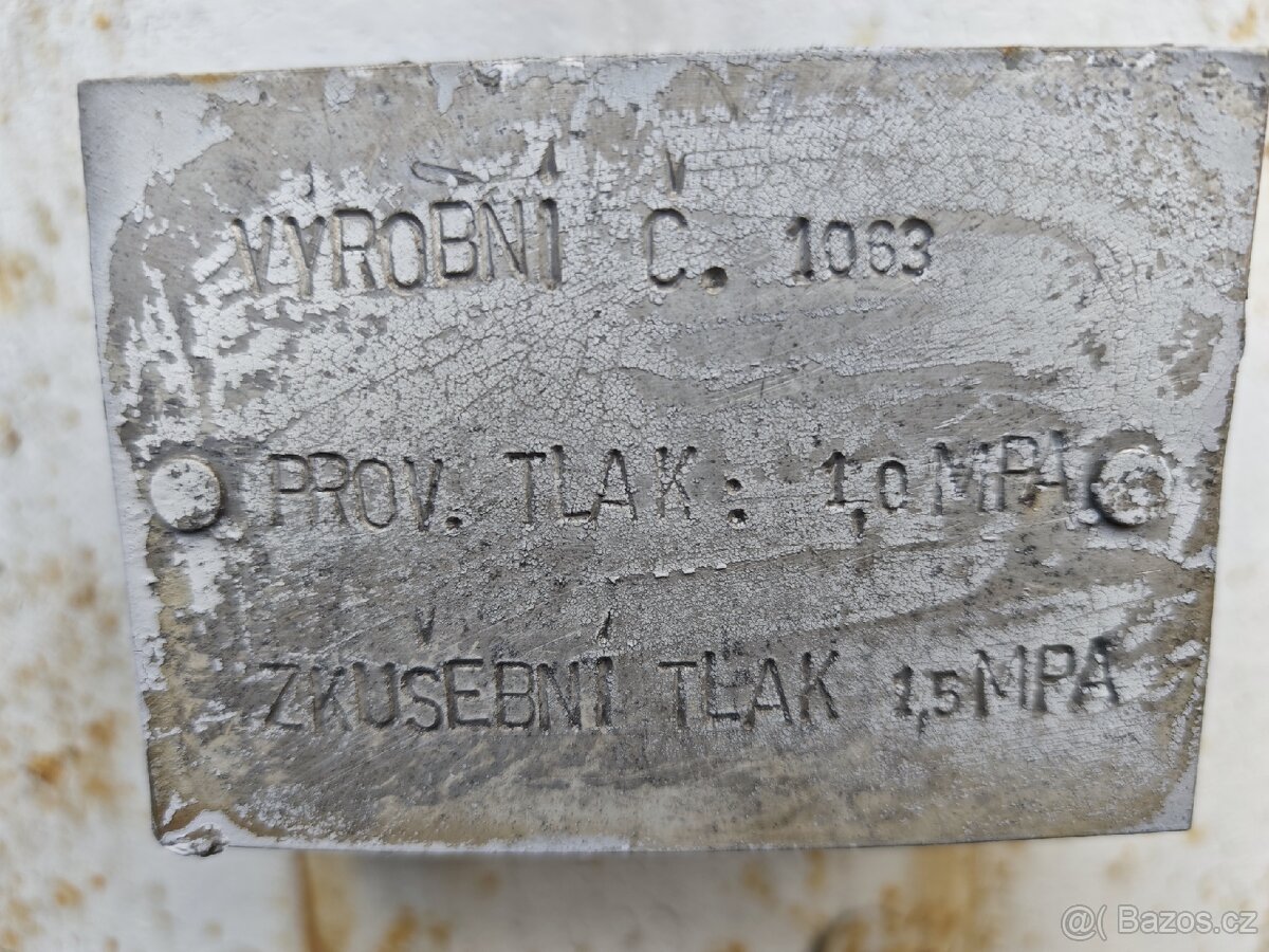 Kompresor Atmos K15 + tlaková nádoba (cca 2 500 l)
- 2