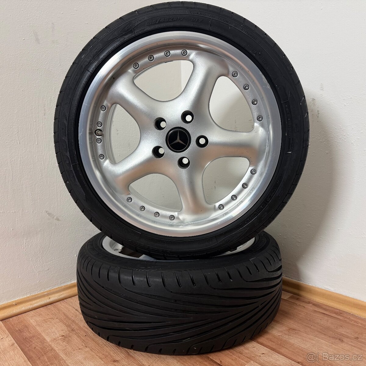 5KS MERCEDES E W124 5x112 R17 ET35+LETNÍ 215/45r17 - 2