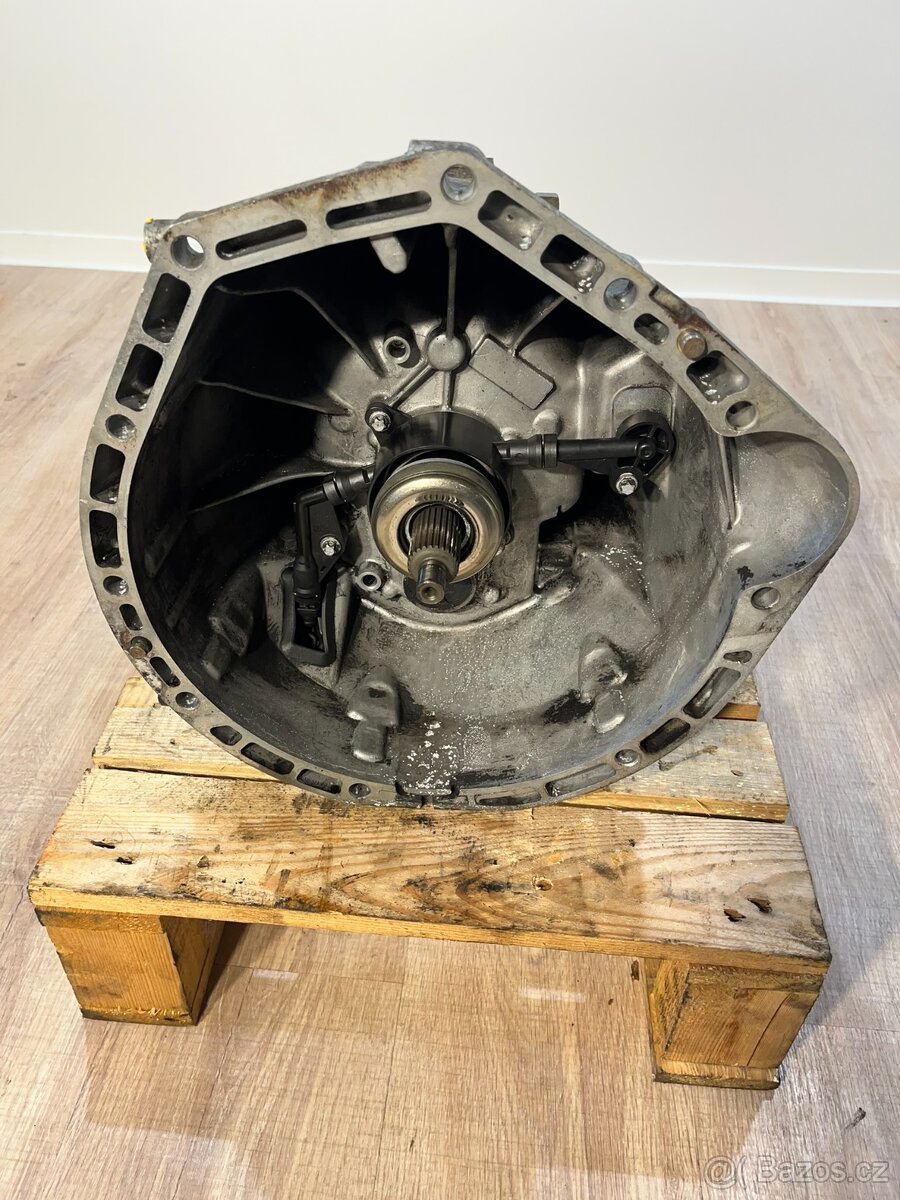 // Manuální převodovka Mercedes W204 - 6q // - 2