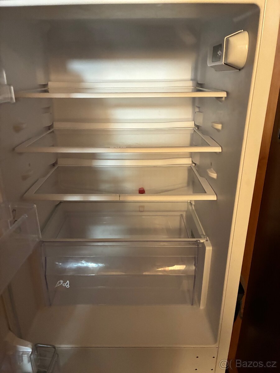 Vestavěná lednice s mrazákem - 2