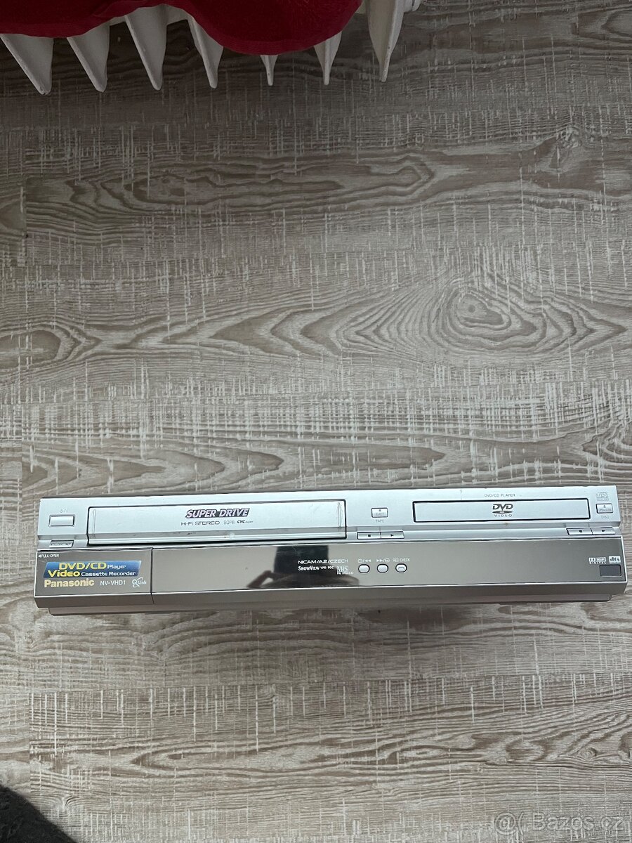 Combo vhs DVD přehrávač Panasonic - 2
