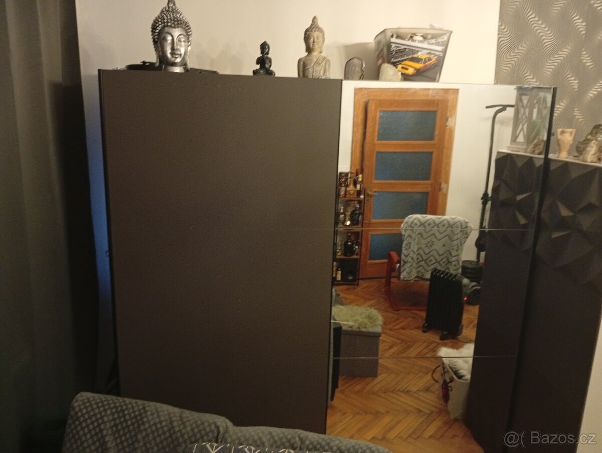 Šatní skříň - 2